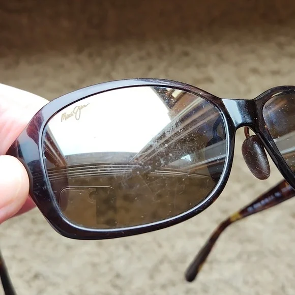 Maui Jim Tortoise Sunglasses with Blue Case - Picture 10 of 12